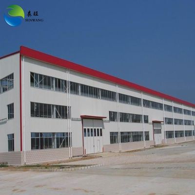 ภาระจริง 0.5KNm2 โรงงานโครงสร้างเหล็ก รวมระบบแสงแบบตัวเลือกและแผ่นเหล็กสี วอลเมอเรลสําหรับการค้า