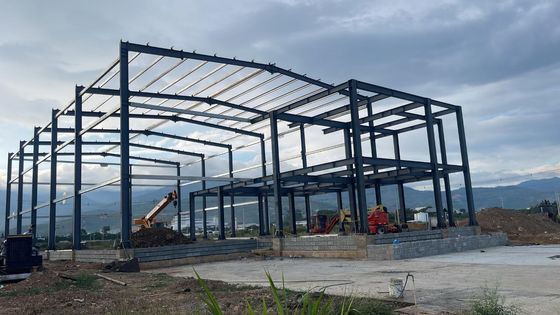 โครงสร้างอุตสาหกรรมเหล็ก Prefabricated อาคารโรงเก็บ Prefab