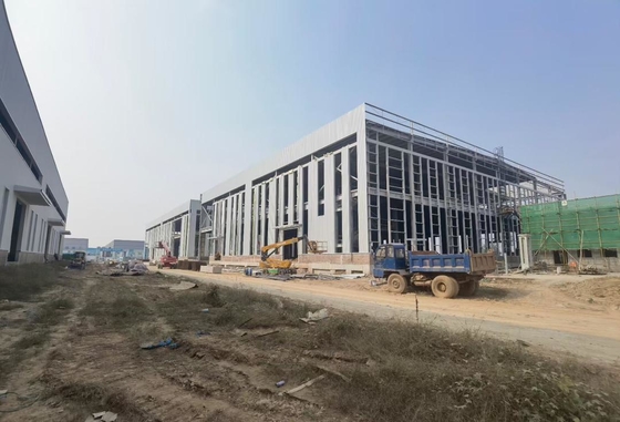 โกดังโครงสร้างเหล็กความแข็งแรงที่มีแผ่นแซนวิช PU และการออกแบบที่ยืดหยุ่น