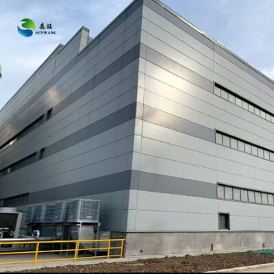 โกดังโครงสร้างเหล็กขนาดที่กำหนดเอง พร้อมเหล็กเกรด Q235 Q355 และการออกแบบหลังคาลาดเอียง