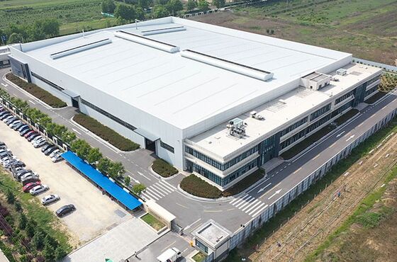 โลหะสีแผ่นเคลือบโครงสร้างสแตนเลส โกดังที่มีประตูเลื่อนและระบบกันความร้อน optional ให้พื้นที่เก็บของ